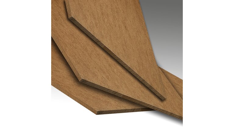 FunderPlan, drei braune Holzfaserplatten fächerförmig übereinander gelegt, verzerrte Perspektive
